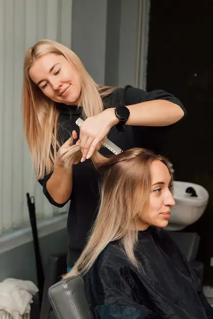 Professional barber services in Business Bay Dubai for men’s grooming and haircuts